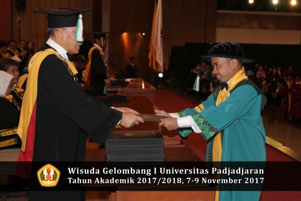 Wisuda Unpad Gel I TA 2017_2018  Fakultas Pertanian oleh Dekan 011