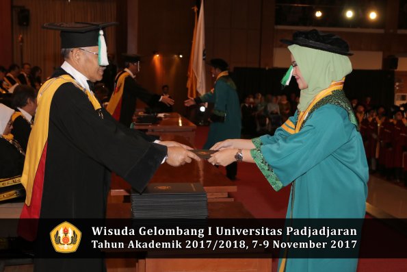 Wisuda Unpad Gel I TA 2017_2018  Fakultas Pertanian oleh Dekan 013