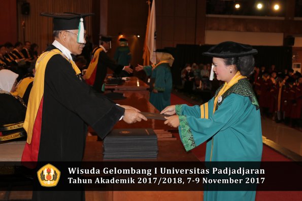 Wisuda Unpad Gel I TA 2017_2018  Fakultas Pertanian oleh Dekan 015