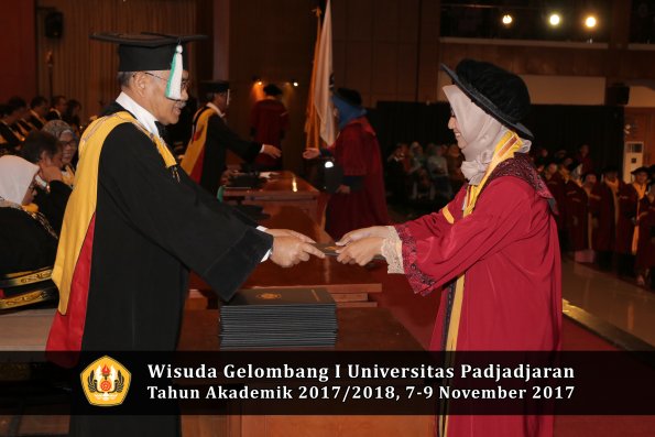 Wisuda Unpad Gel I TA 2017_2018  Fakultas Pertanian oleh Dekan 018