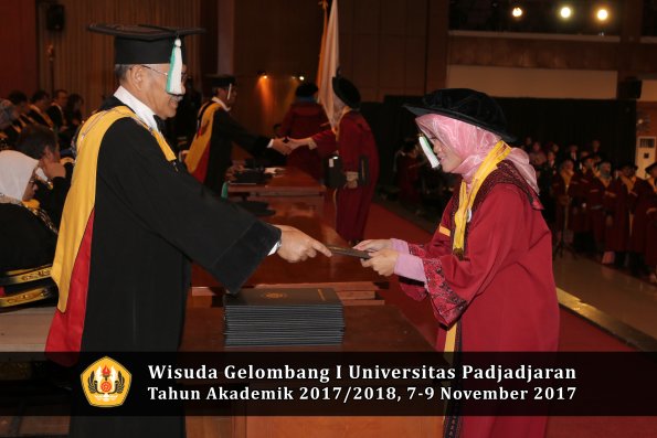 Wisuda Unpad Gel I TA 2017_2018  Fakultas Pertanian oleh Dekan 019