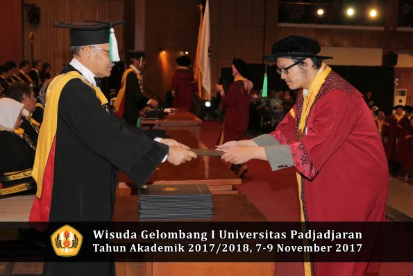 Wisuda Unpad Gel I TA 2017_2018  Fakultas Pertanian oleh Dekan 020