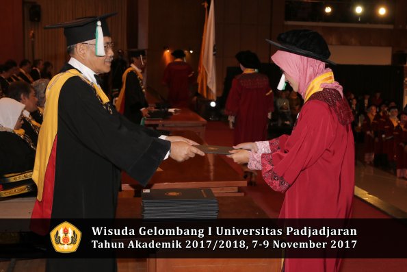 Wisuda Unpad Gel I TA 2017_2018  Fakultas Pertanian oleh Dekan 022