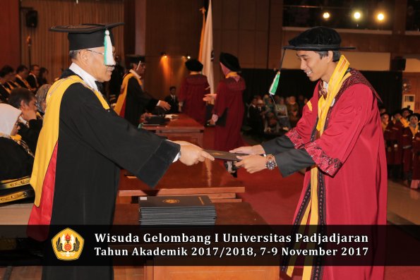 Wisuda Unpad Gel I TA 2017_2018  Fakultas Pertanian oleh Dekan 023