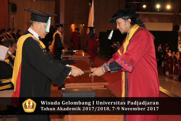 Wisuda Unpad Gel I TA 2017_2018  Fakultas Pertanian oleh Dekan 025