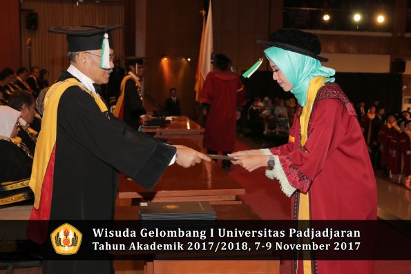 Wisuda Unpad Gel I TA 2017_2018  Fakultas Pertanian oleh Dekan 026