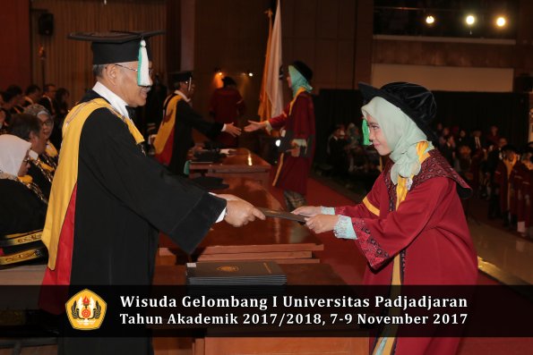 Wisuda Unpad Gel I TA 2017_2018  Fakultas Pertanian oleh Dekan 027