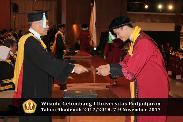 Wisuda Unpad Gel I TA 2017_2018  Fakultas Pertanian oleh Dekan 028