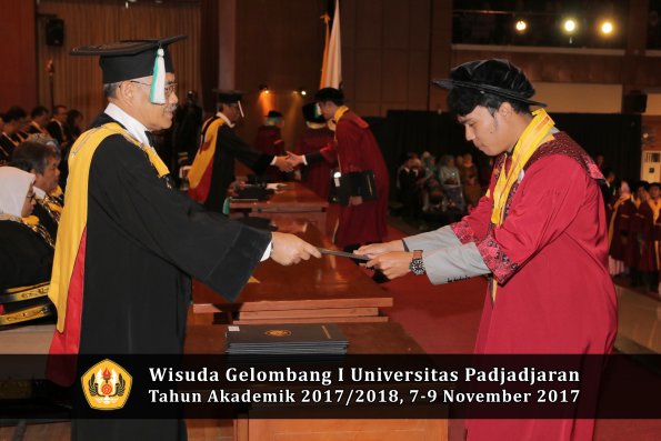 Wisuda Unpad Gel I TA 2017_2018  Fakultas Pertanian oleh Dekan 029