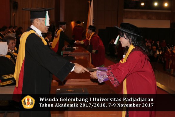 Wisuda Unpad Gel I TA 2017_2018  Fakultas Pertanian oleh Dekan 034