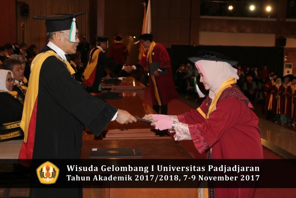 Wisuda Unpad Gel I TA 2017_2018  Fakultas Pertanian oleh Dekan 038