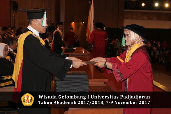 Wisuda Unpad Gel I TA 2017_2018  Fakultas Pertanian oleh Dekan 042