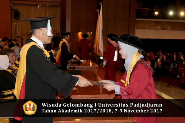 Wisuda Unpad Gel I TA 2017_2018  Fakultas Pertanian oleh Dekan 072
