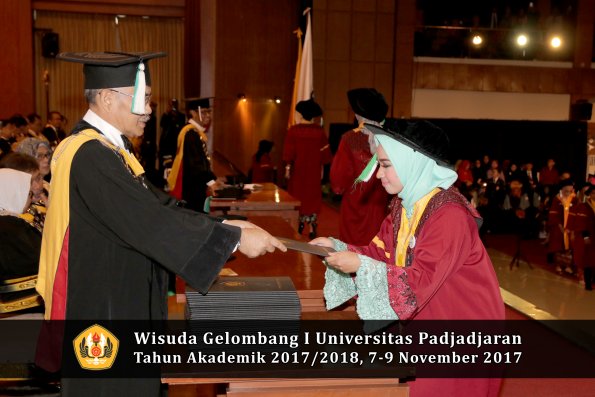 Wisuda Unpad Gel I TA 2017_2018  Fakultas Pertanian oleh Dekan 085