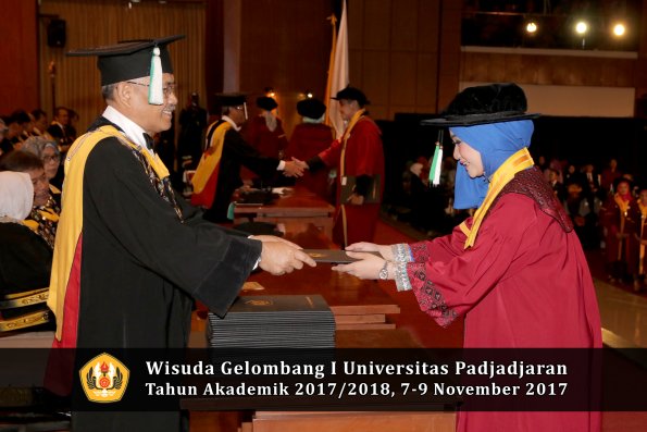 Wisuda Unpad Gel I TA 2017_2018  Fakultas Pertanian oleh Dekan 087