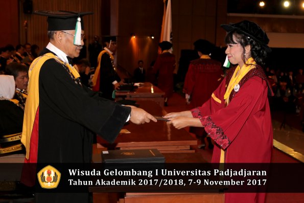 Wisuda Unpad Gel I TA 2017_2018  Fakultas Pertanian oleh Dekan 101