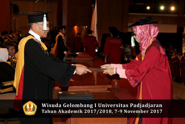 Wisuda Unpad Gel I TA 2017_2018  Fakultas Pertanian oleh Dekan 102