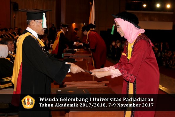 Wisuda Unpad Gel I TA 2017_2018  Fakultas Pertanian oleh Dekan 107