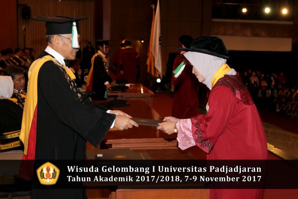 Wisuda Unpad Gel I TA 2017_2018  Fakultas Pertanian oleh Dekan 108