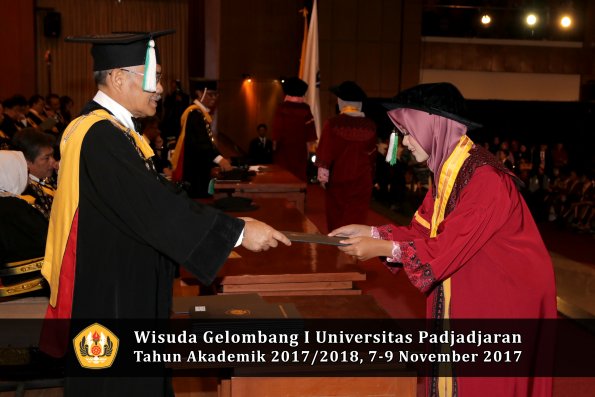 Wisuda Unpad Gel I TA 2017_2018  Fakultas Pertanian oleh Dekan 109