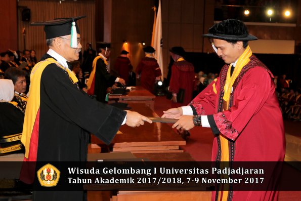 Wisuda Unpad Gel I TA 2017_2018  Fakultas Pertanian oleh Dekan 110