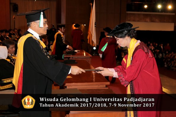 Wisuda Unpad Gel I TA 2017_2018  Fakultas Pertanian oleh Dekan 112