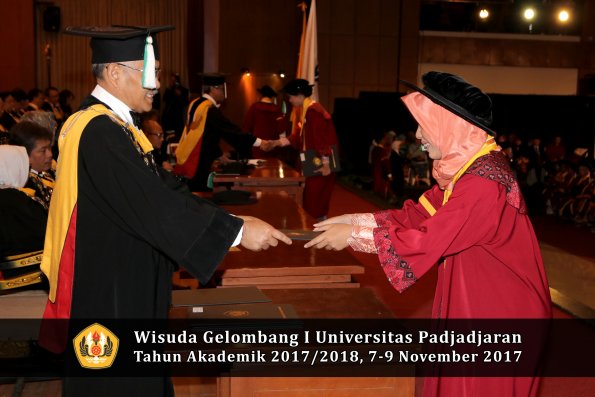 Wisuda Unpad Gel I TA 2017_2018  Fakultas Pertanian oleh Dekan 113