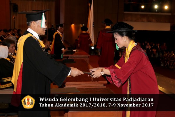 Wisuda Unpad Gel I TA 2017_2018  Fakultas Pertanian oleh Dekan 115