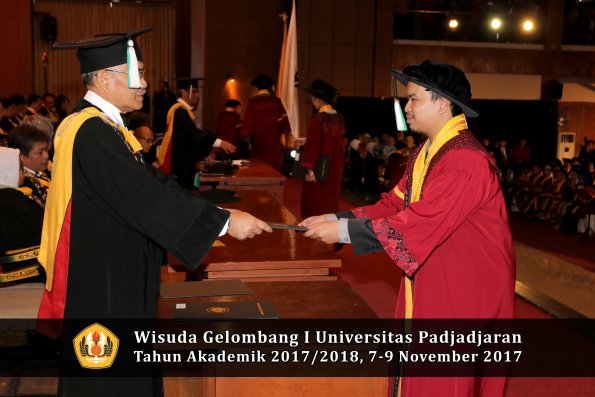 Wisuda Unpad Gel I TA 2017_2018  Fakultas Pertanian oleh Dekan 116