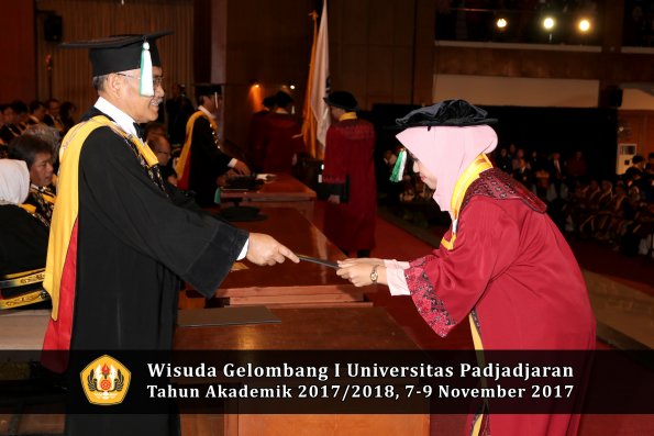 Wisuda Unpad Gel I TA 2017_2018  Fakultas Pertanian oleh Dekan 117