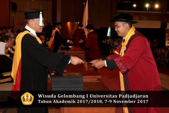 Wisuda Unpad Gel I TA 2017_2018  Fakultas Pertanian oleh Dekan 121