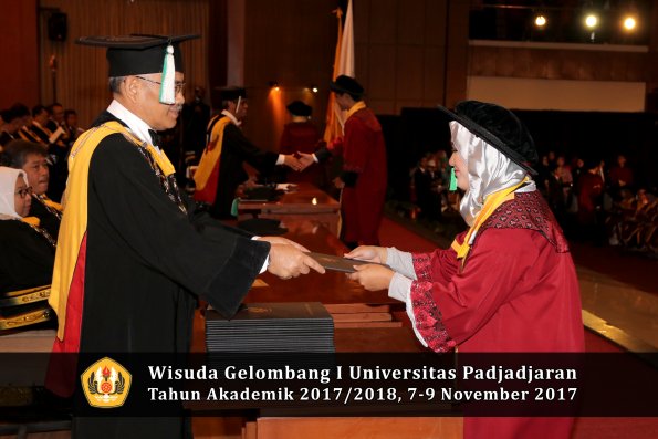 Wisuda Unpad Gel I TA 2017_2018  Fakultas Pertanian oleh Dekan 126