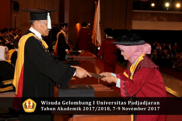 Wisuda Unpad Gel I TA 2017_2018  Fakultas Pertanian oleh Dekan 127