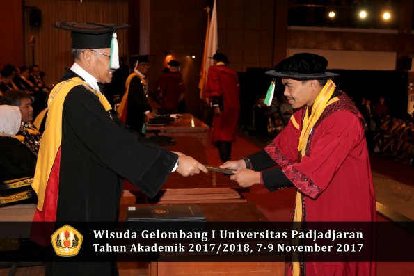 Wisuda Unpad Gel I TA 2017_2018  Fakultas Pertanian oleh Dekan 140