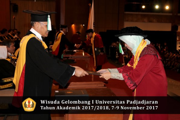 Wisuda Unpad Gel I TA 2017_2018  Fakultas Pertanian oleh Dekan 141