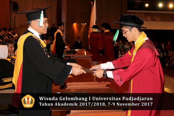 Wisuda Unpad Gel I TA 2017_2018  Fakultas Pertanian oleh Dekan 143