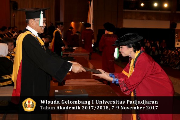 Wisuda Unpad Gel I TA 2017_2018  Fakultas Pertanian oleh Dekan 145