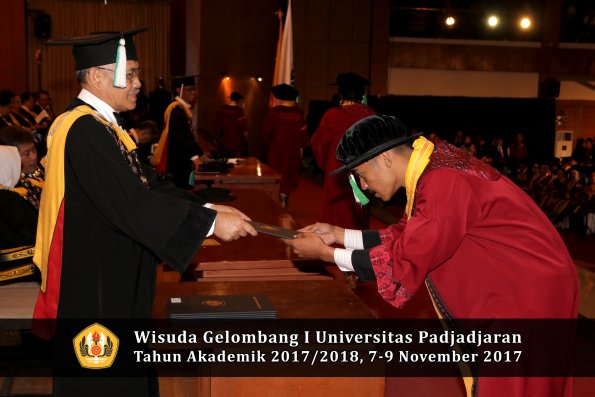 Wisuda Unpad Gel I TA 2017_2018  Fakultas Pertanian oleh Dekan 146