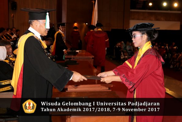 Wisuda Unpad Gel I TA 2017_2018  Fakultas Pertanian oleh Dekan 147