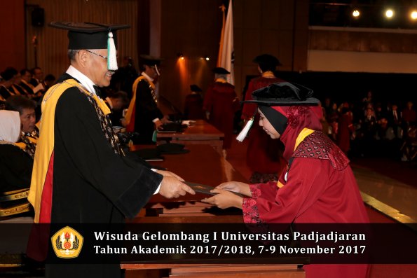 Wisuda Unpad Gel I TA 2017_2018  Fakultas Pertanian oleh Dekan 150