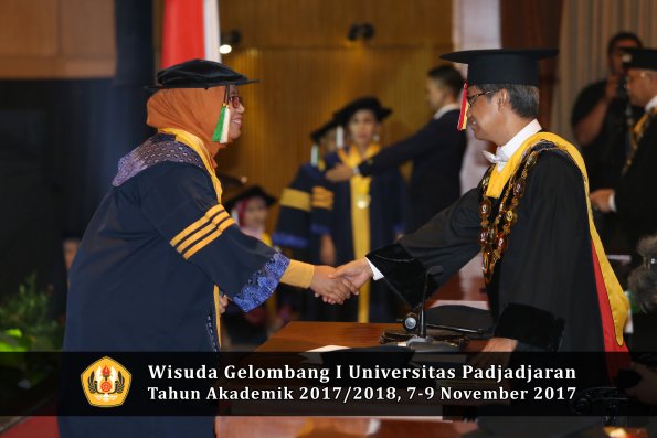 Wisuda Unpad Gel I TA 2017_2018  Fakultas Pertanian Oleh Rektor 004