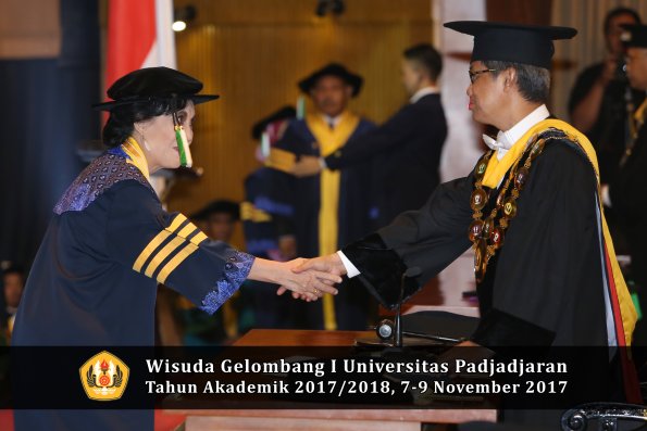 Wisuda Unpad Gel I TA 2017_2018  Fakultas Pertanian Oleh Rektor 005