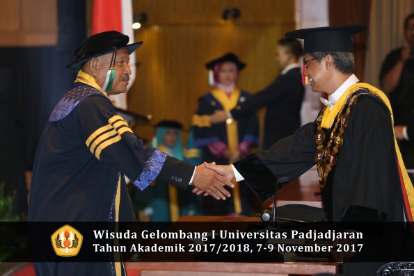 Wisuda Unpad Gel I TA 2017_2018  Fakultas Pertanian Oleh Rektor 006
