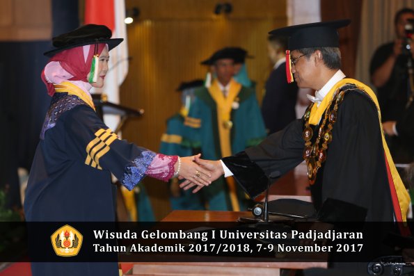 Wisuda Unpad Gel I TA 2017_2018  Fakultas Pertanian Oleh Rektor 007