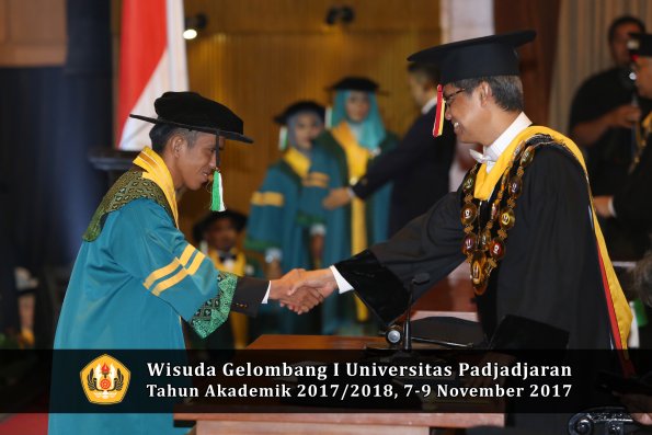 Wisuda Unpad Gel I TA 2017_2018  Fakultas Pertanian Oleh Rektor 008