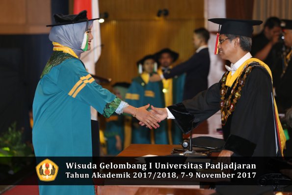 Wisuda Unpad Gel I TA 2017_2018  Fakultas Pertanian Oleh Rektor 010