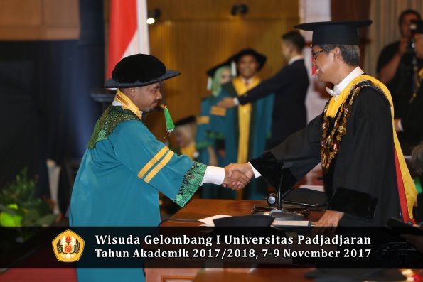 Wisuda Unpad Gel I TA 2017_2018  Fakultas Pertanian Oleh Rektor 011