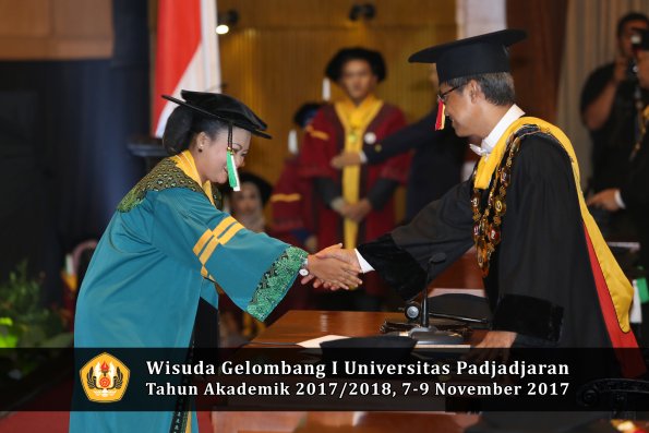 Wisuda Unpad Gel I TA 2017_2018  Fakultas Pertanian Oleh Rektor 015