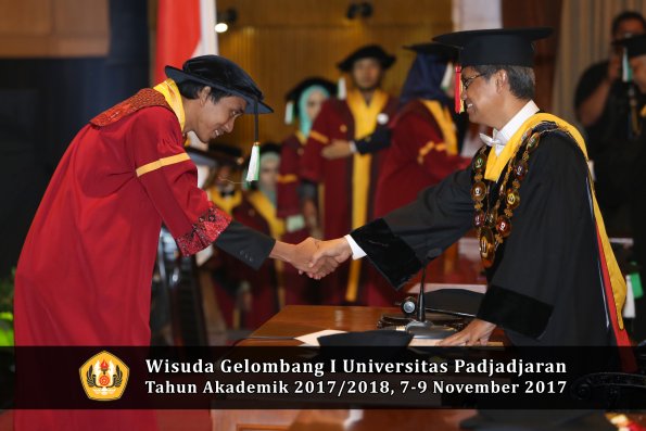 Wisuda Unpad Gel I TA 2017_2018  Fakultas Pertanian Oleh Rektor 023