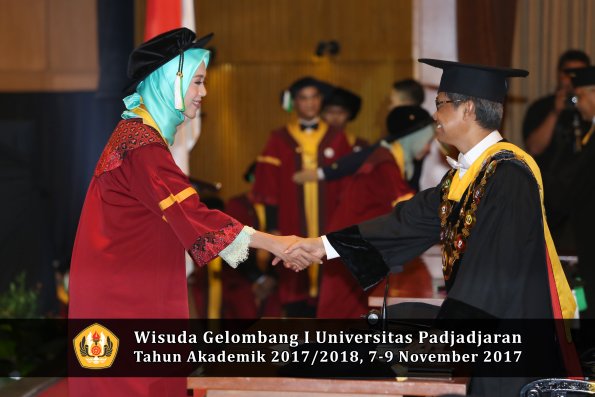 Wisuda Unpad Gel I TA 2017_2018  Fakultas Pertanian Oleh Rektor 026